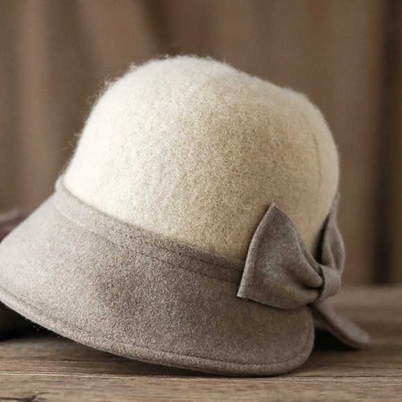 Handmade 1920’s Flapper Wool Elegant Cloche Hat Bucket Hat in Beige - Picture 3 of 3